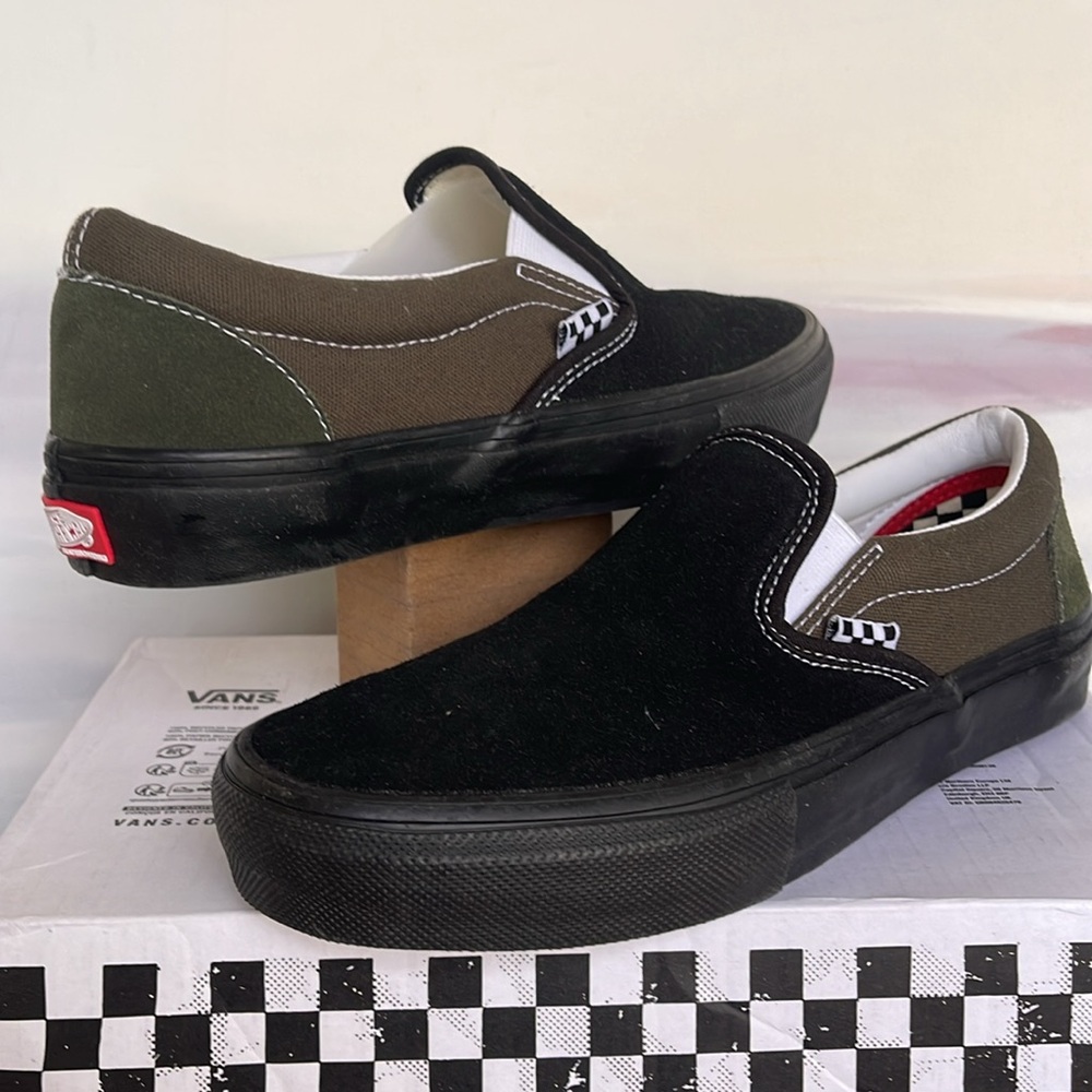 Vans Men’s Skate Slip-On Black/Grape Leaf
VN0A5FCAKE9
Sneakers